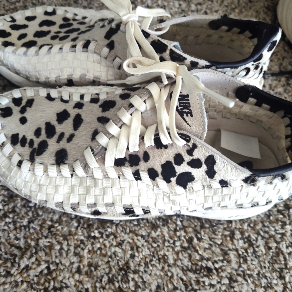 Nike Black and Cream Patterned Sneakers